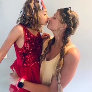 Meet your Posher, Elaina